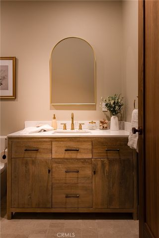 15719 Hartsook, Encino, CA 91436