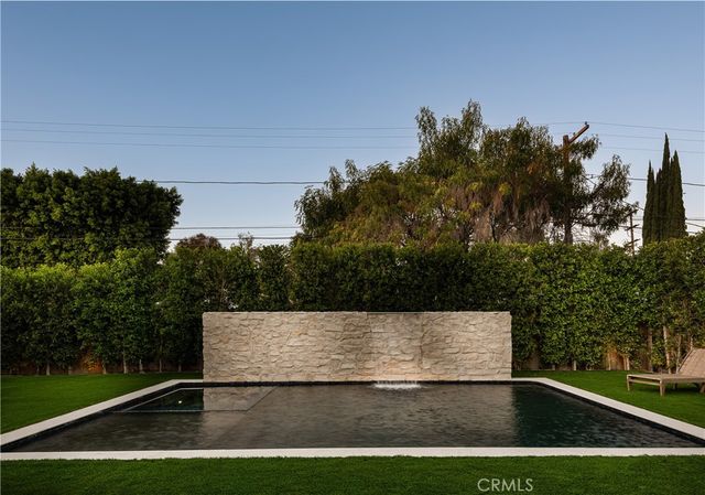 15719 Hartsook, Encino, CA 91436