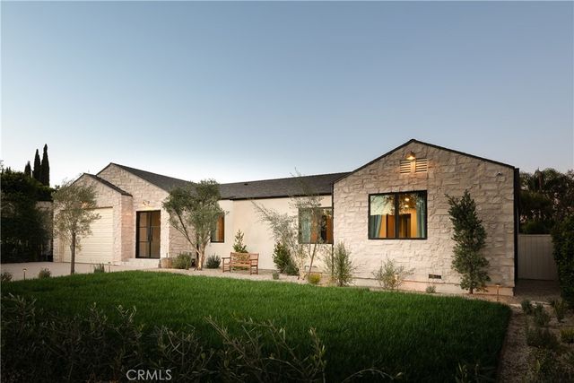 15719 Hartsook, Encino, CA 91436