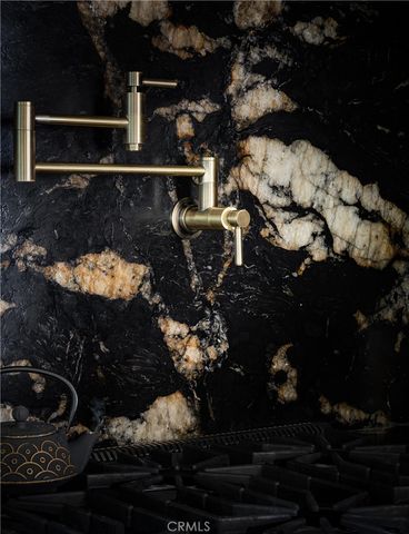 15719 Hartsook, Encino, CA 91436