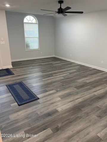 213 Farmview Dr, Mt Washington, KY 40047