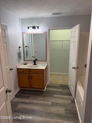 213 Farmview Dr, Mt Washington, KY 40047