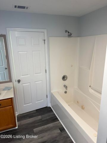 213 Farmview Dr, Mt Washington, KY 40047