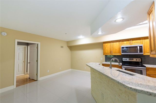 738 CREST PINES DRIVE 714, Orlando, FL 32828