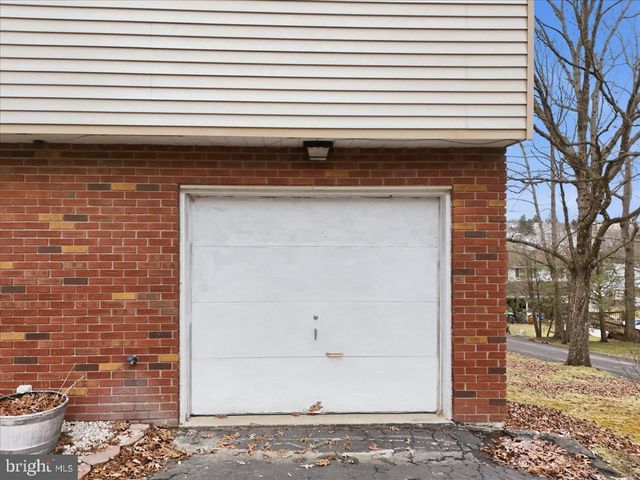 523 W LAUREL ST, Frackville, PA 17931