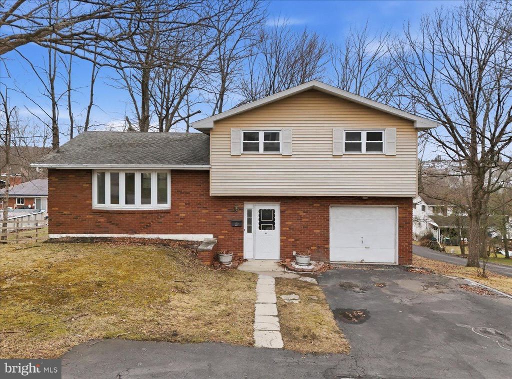 523 W LAUREL ST, Frackville, PA 17931