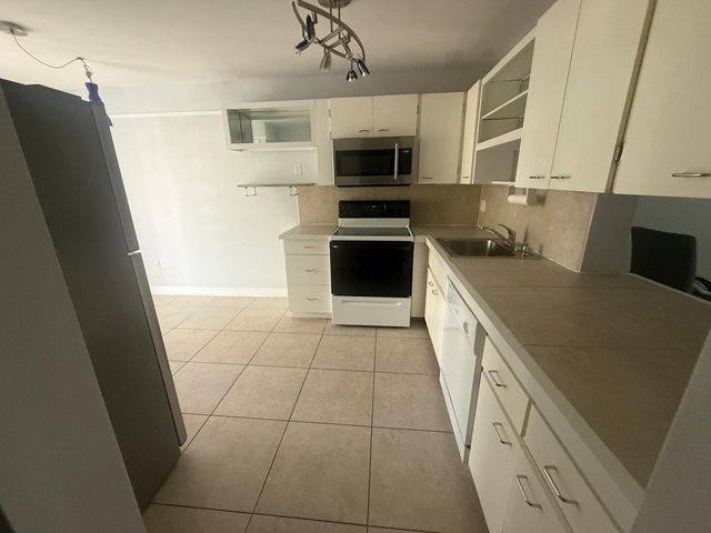 877 NE 195th Street 320, Miami, FL 33179