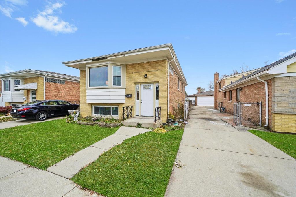 233 32nd Avenue, Bellwood, IL 60104