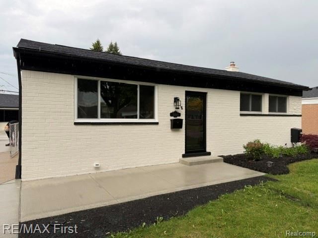32565 Warner Drive, Warren, MI 48092