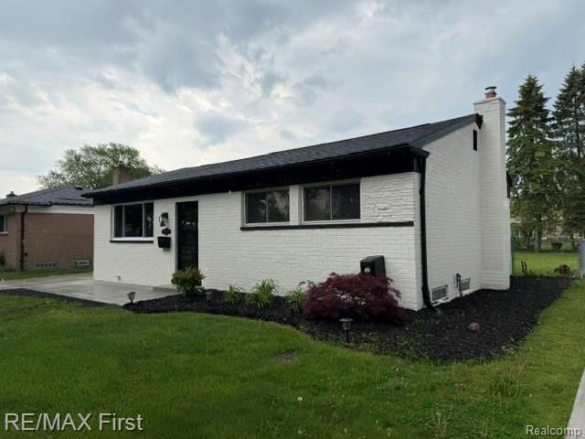 32565 Warner Drive, Warren, MI 48092