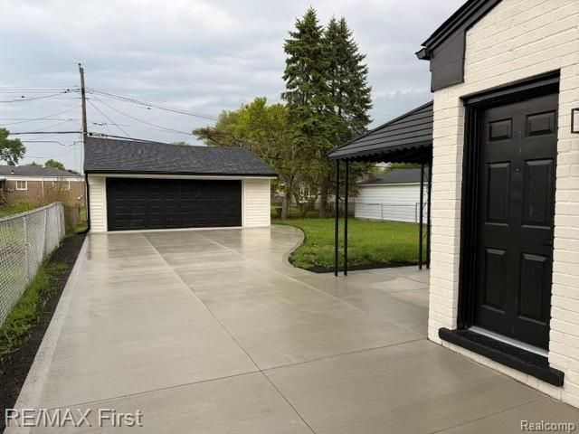 32565 Warner Drive, Warren, MI 48092