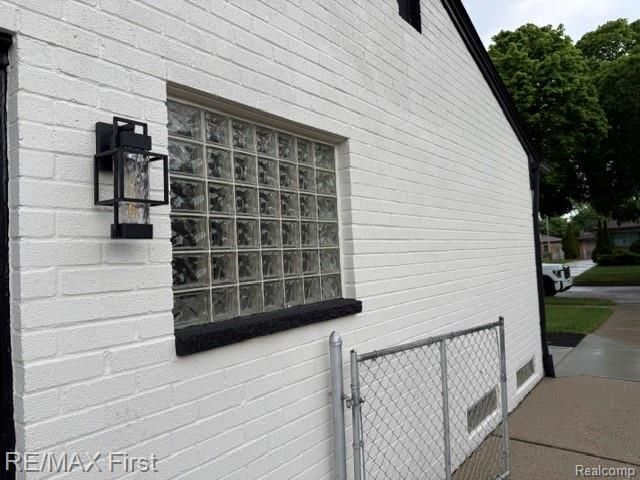 32565 Warner Drive, Warren, MI 48092