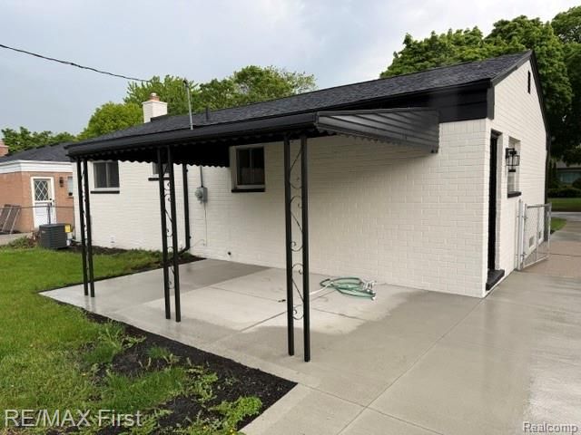 32565 Warner Drive, Warren, MI 48092