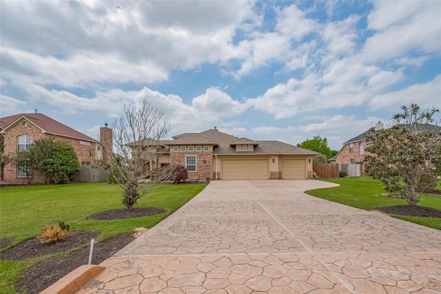 18890 Serene Water Drive, Montgomery, TX 77356