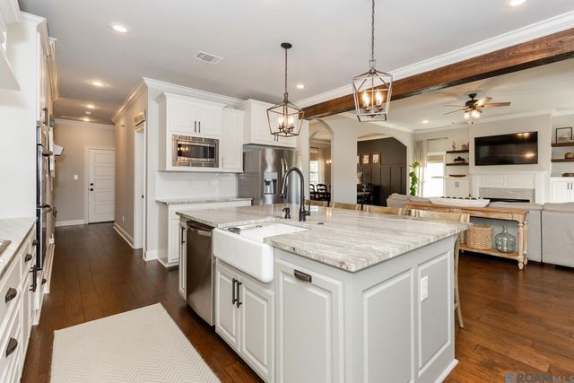 16122 Redstone Dr, Pride, LA 70770