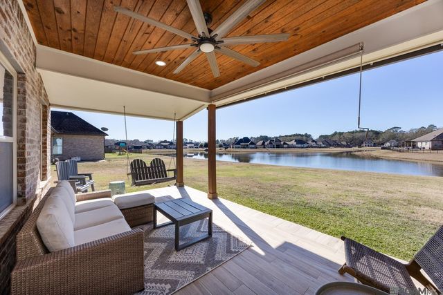 16122 Redstone Dr, Pride, LA 70770