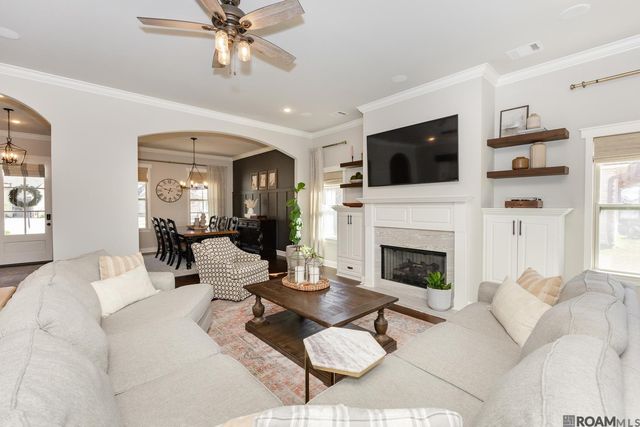 16122 Redstone Dr, Pride, LA 70770