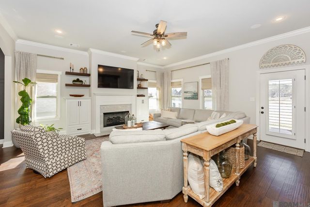 16122 Redstone Dr, Pride, LA 70770