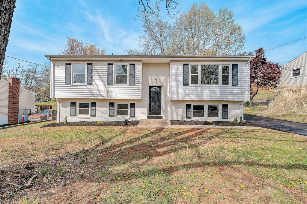 736 Ramada RD, Vinton, VA 24179