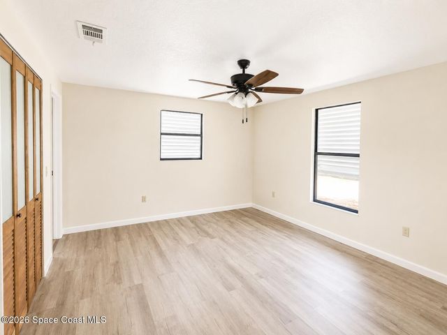 581 Borraclough Avenue NW, Palm Bay, FL 32907