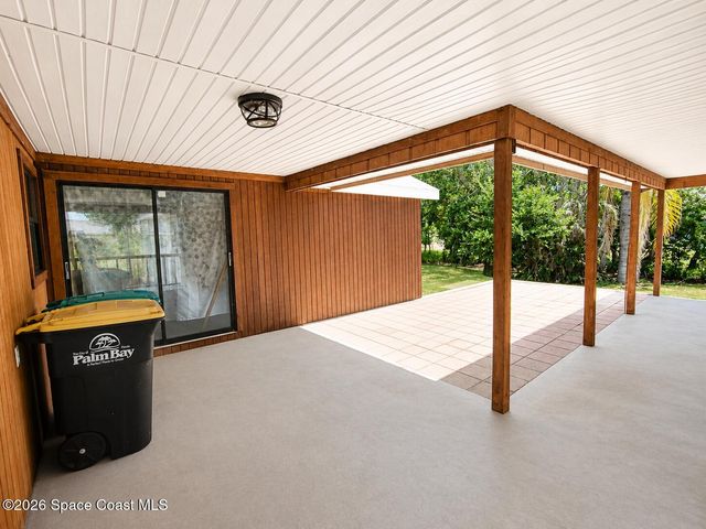 581 Borraclough Avenue NW, Palm Bay, FL 32907