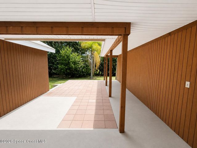 581 Borraclough Avenue NW, Palm Bay, FL 32907
