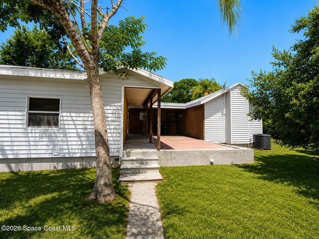 581 Borraclough Avenue NW, Palm Bay, FL 32907