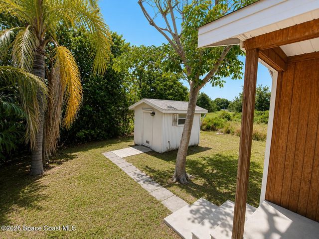 581 Borraclough Avenue NW, Palm Bay, FL 32907