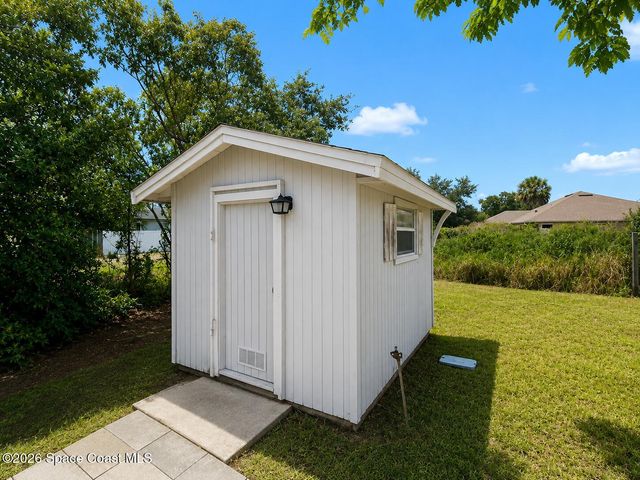 581 Borraclough Avenue NW, Palm Bay, FL 32907