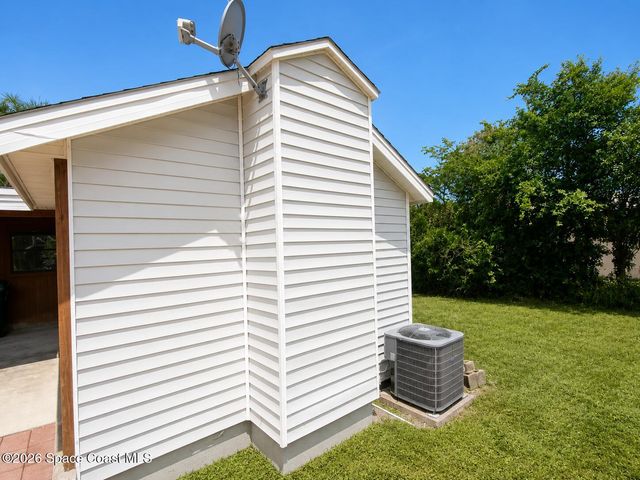 581 Borraclough Avenue NW, Palm Bay, FL 32907
