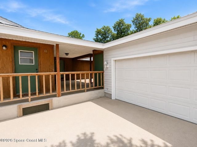 581 Borraclough Avenue NW, Palm Bay, FL 32907