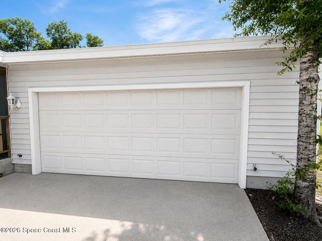 581 Borraclough Avenue NW, Palm Bay, FL 32907