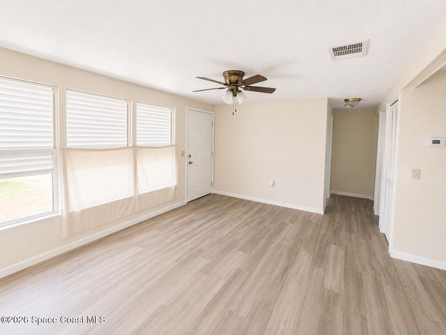 581 Borraclough Avenue NW, Palm Bay, FL 32907