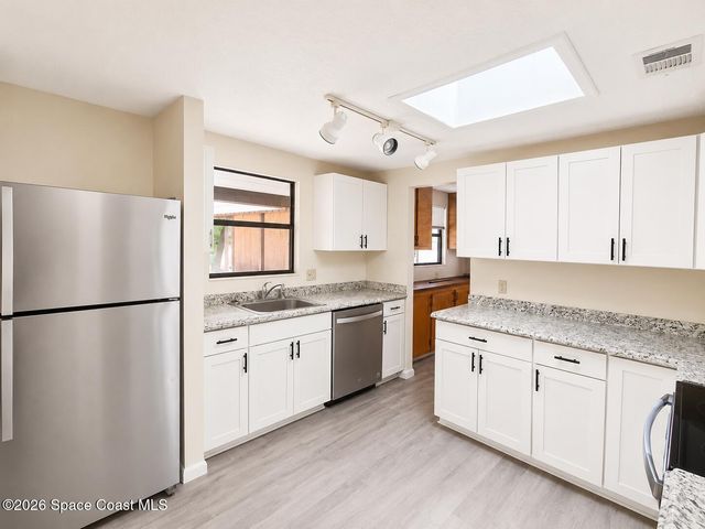 581 Borraclough Avenue NW, Palm Bay, FL 32907