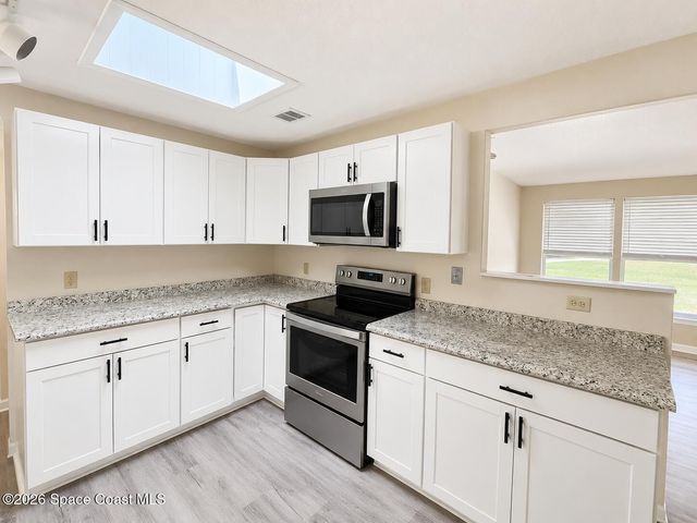 581 Borraclough Avenue NW, Palm Bay, FL 32907