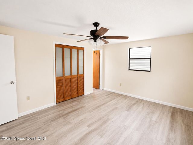 581 Borraclough Avenue NW, Palm Bay, FL 32907