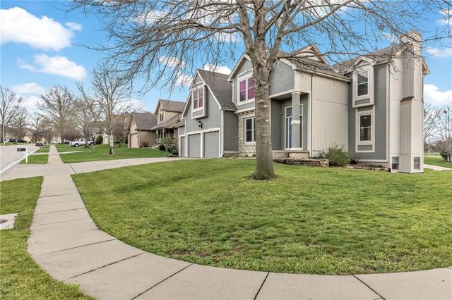 1327 Huntington Drive, Liberty, MO 64068