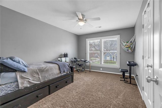1327 Huntington Drive, Liberty, MO 64068