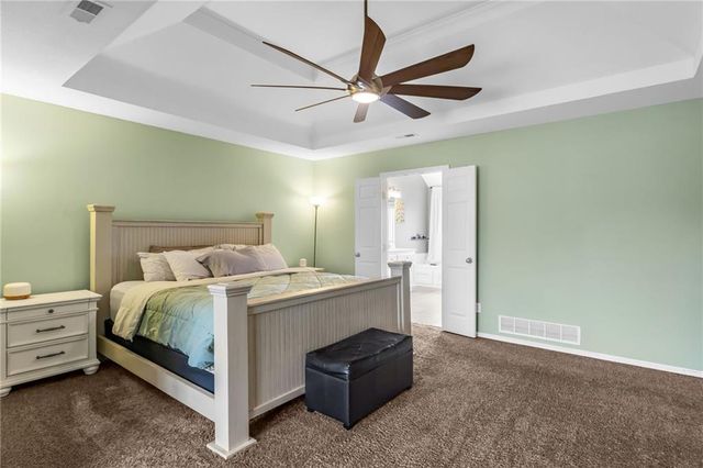 1327 Huntington Drive, Liberty, MO 64068
