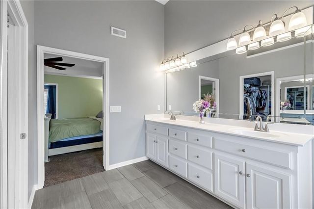 1327 Huntington Drive, Liberty, MO 64068
