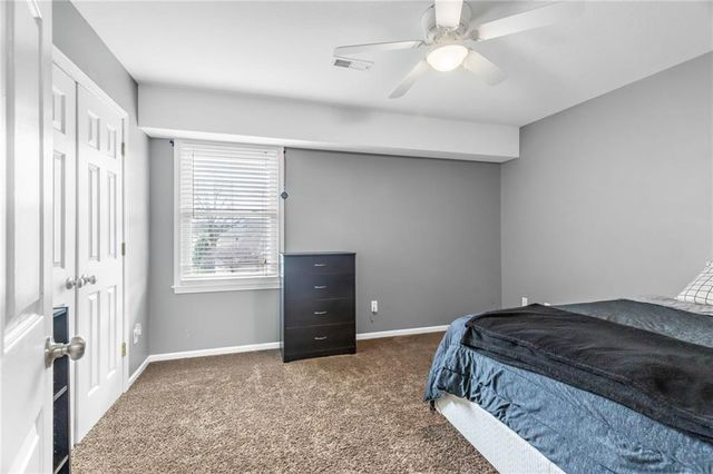 1327 Huntington Drive, Liberty, MO 64068