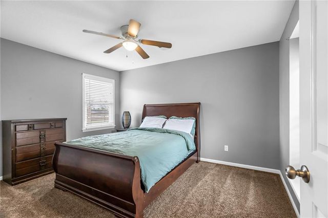 1327 Huntington Drive, Liberty, MO 64068