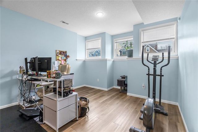 1327 Huntington Drive, Liberty, MO 64068