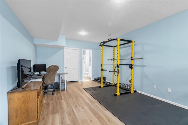 1327 Huntington Drive, Liberty, MO 64068