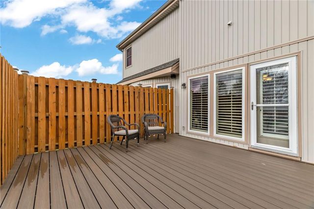1327 Huntington Drive, Liberty, MO 64068