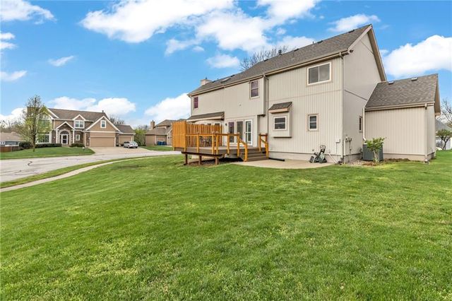 1327 Huntington Drive, Liberty, MO 64068