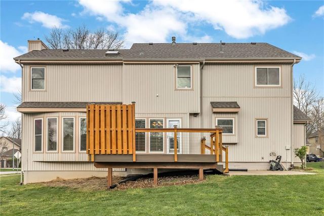 1327 Huntington Drive, Liberty, MO 64068