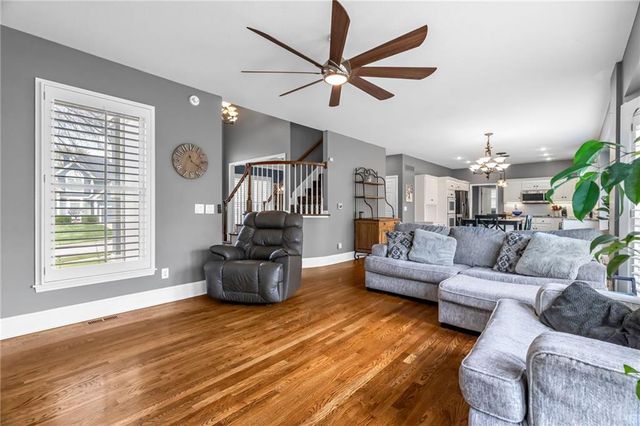 1327 Huntington Drive, Liberty, MO 64068