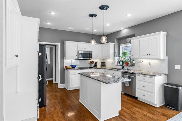 1327 Huntington Drive, Liberty, MO 64068