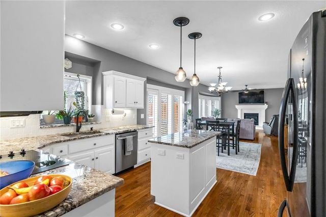 1327 Huntington Drive, Liberty, MO 64068